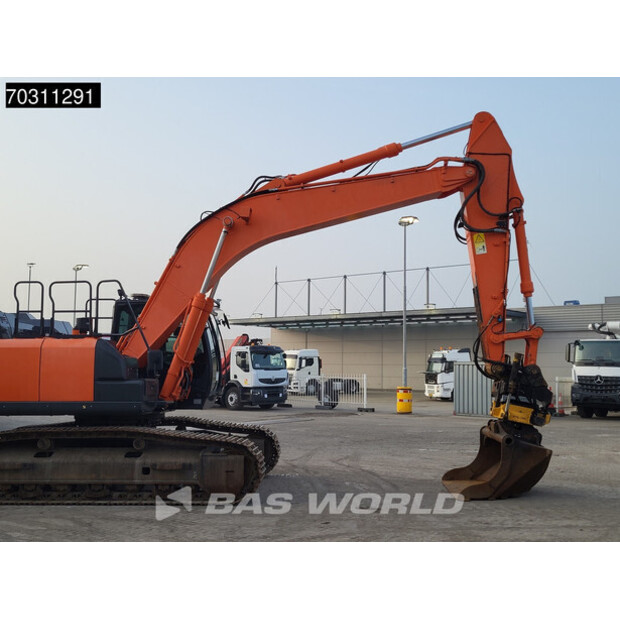 2016 Hitachi ZX300LC-6-45936648