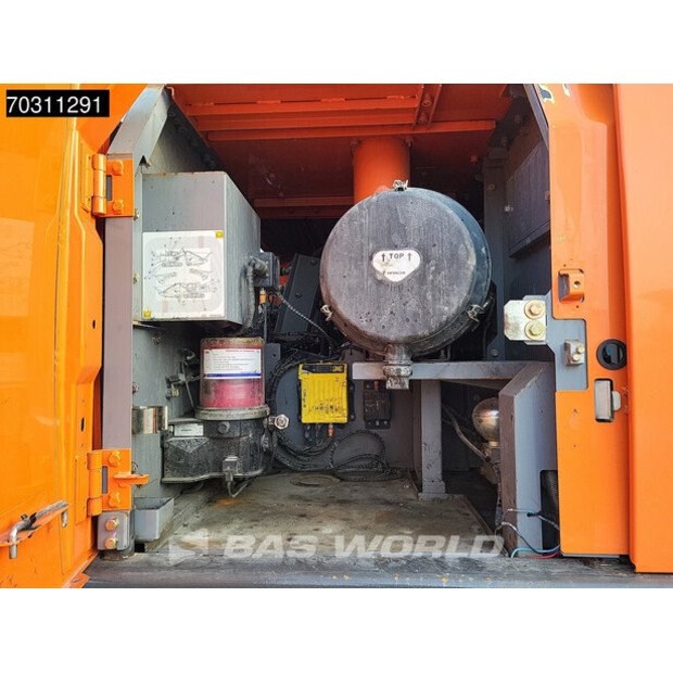 2016 Hitachi ZX300LC-6-45936676