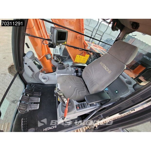 2016 Hitachi ZX300LC-6-45936685