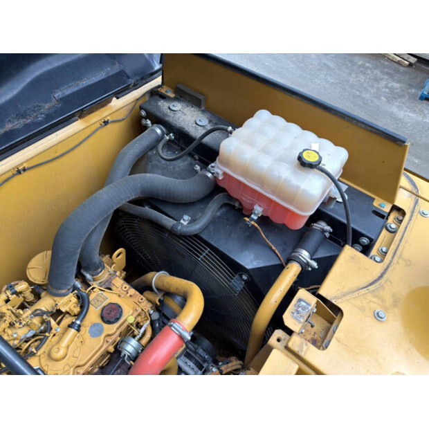 2016 Caterpillar 320FL-45950132