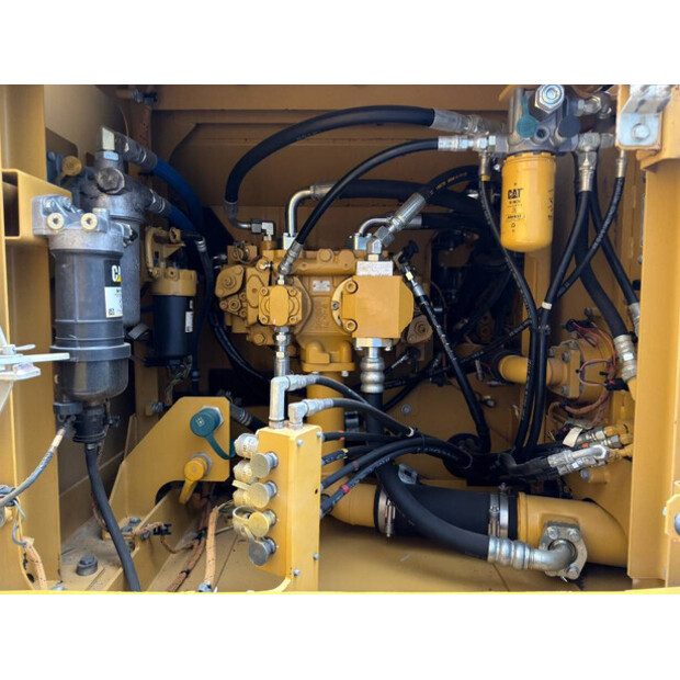 2016 Caterpillar 320FL-45950134