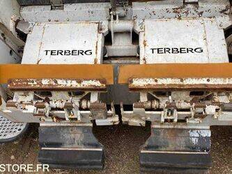 2012-renault-premium-1431434-45964479