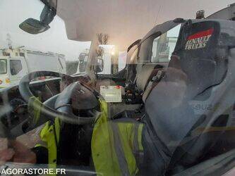 2010-renault-premium-1431437-45964527