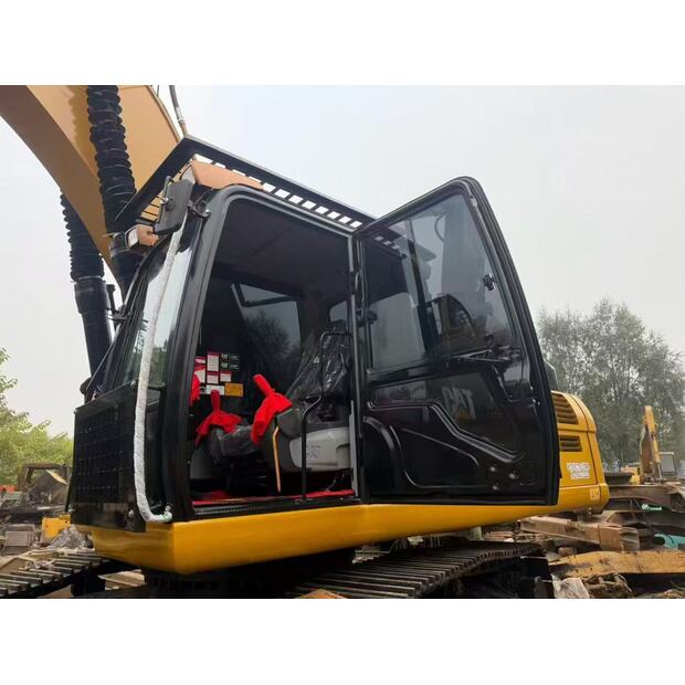 2024 Caterpillar 330D2L-45964572