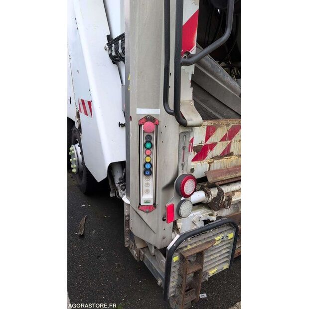 2012 مرسيدس بنز 2633-45983377