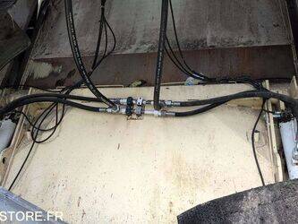 2012-mercedes-benz-2633-1431834-45983392