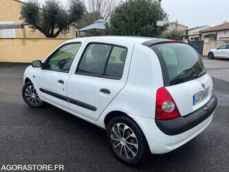 2004-renault-clio-1431842-45983437