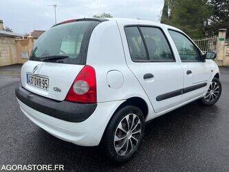 2004-renault-clio-1431842-45983438