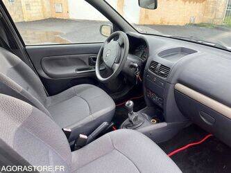 2004-renault-clio-1431842-45983439