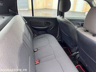 2004-renault-clio-1431842-45983440