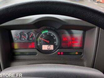 2011-renault-premium-1431863-45983717