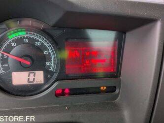 2011-renault-premium-1431863-45983719