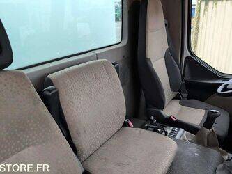 2011-renault-premium-1431863-45983720