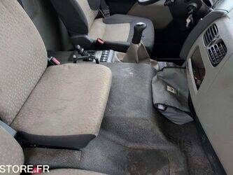 2011-renault-premium-1431863-45983725