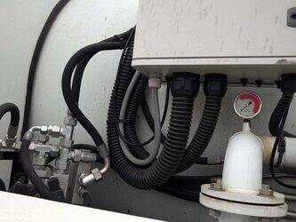 2011-renault-premium-1431863-45983731