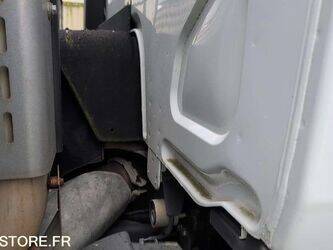 2011-renault-premium-1431863-45983734