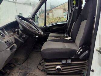 2011-iveco-35c17-45983827