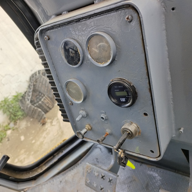 2025 Caterpillar D5K-45984132