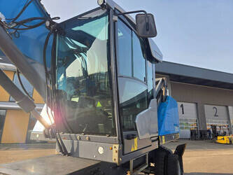 2017-fuchs-mhl350f-1431920-45984607