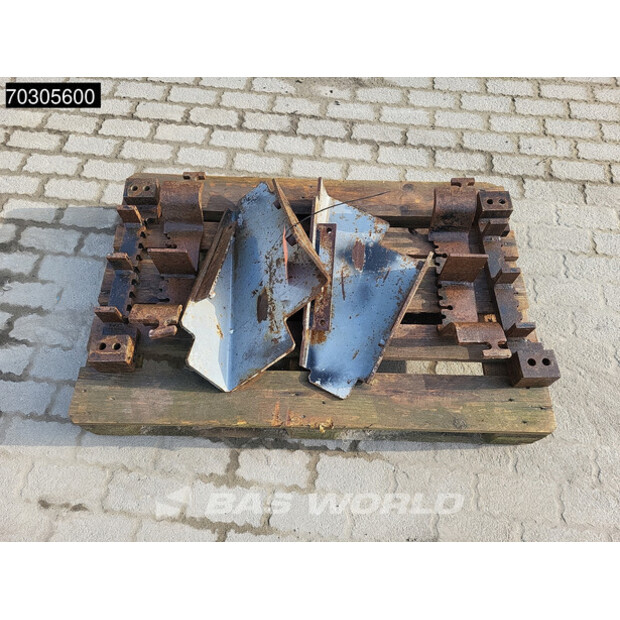 2011 Hitachi ZX470LCH-3-45984814