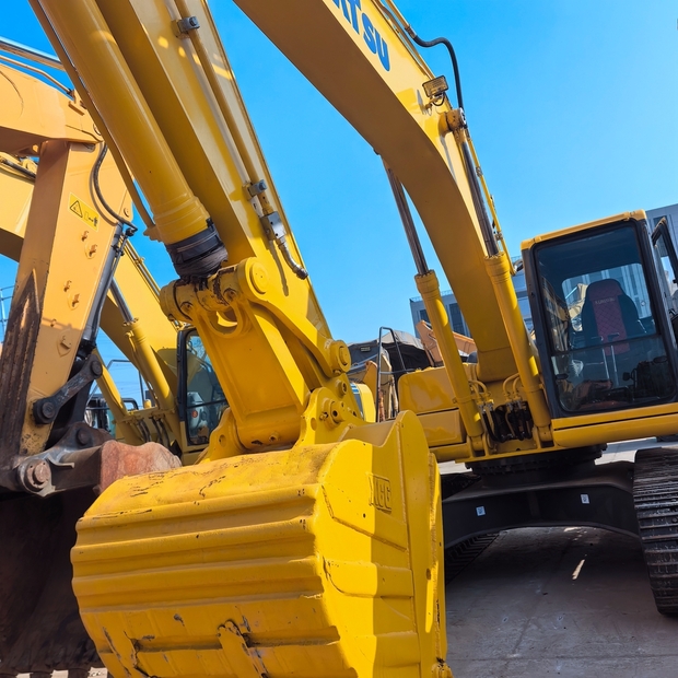 2022 Komatsu PC220-6-45987160