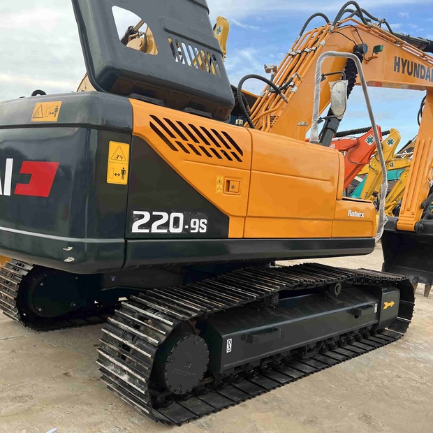 2022 Hyundai R220-9S-45987168