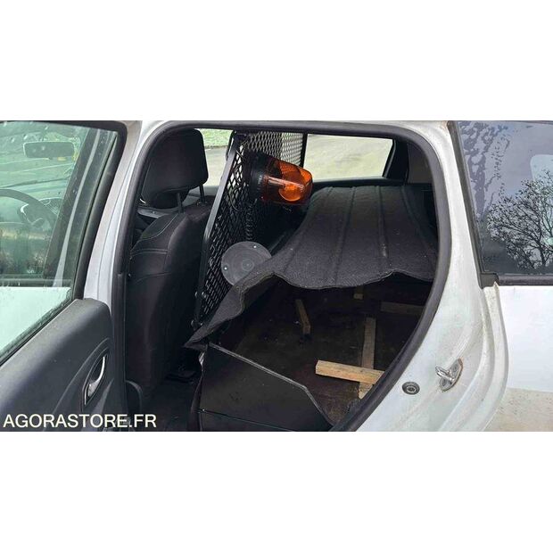 2013 Renault Clio-46004803