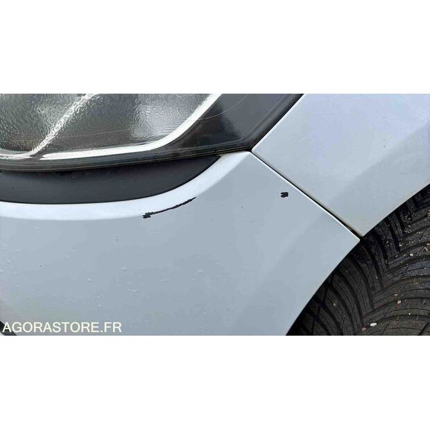 2013 Renault Clio-46004804