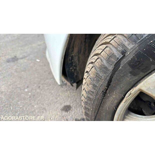 2013 Renault Clio-46004809