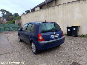 2004-renault-clio-1432163-46004818