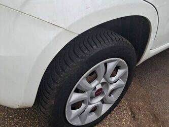 2014-fiat-panda-1432168-46004885