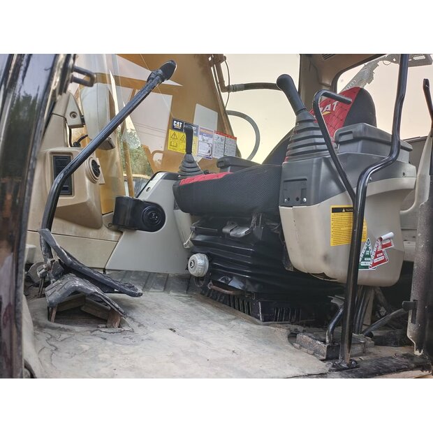 2024 Caterpillar 320C-46005037