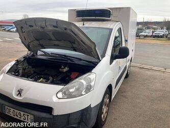 صورة ل شاحنات النفايات 2014 بيجو PARTNER