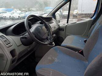 2010-renault-trafic-1432185-46005107