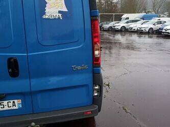 2010-renault-trafic-1432185-46005110