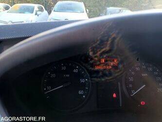 2010-renault-trafic-1432193-46005172