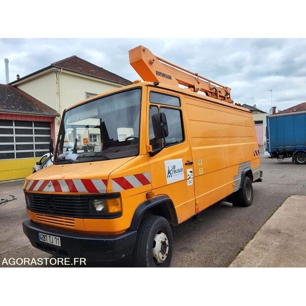 2002 مرسيدس بنز 709D-46005209