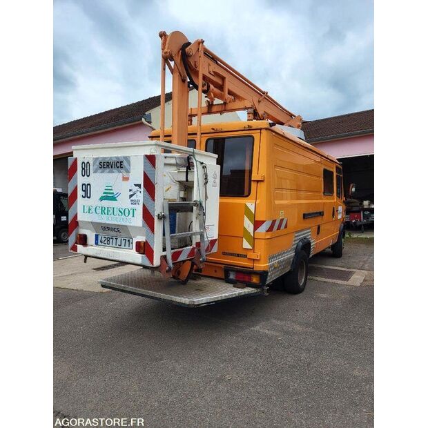 2002 مرسيدس بنز 709D-46005211