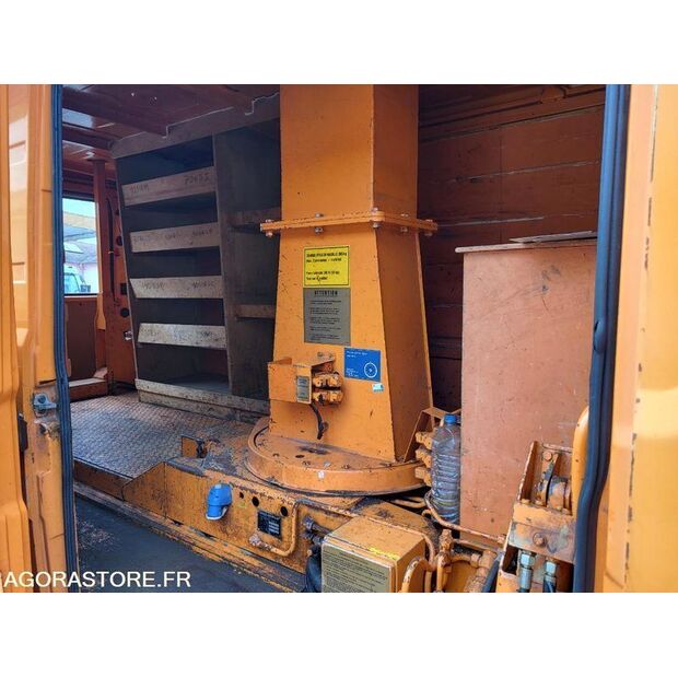 2002 مرسيدس بنز 709D-46005212