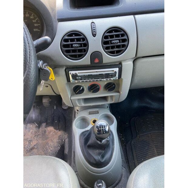 2005 NISSAN Kubistar-46005332