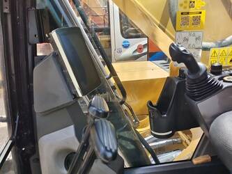 2025-caterpillar-320-46005382