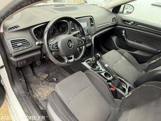 2016-renault-megane-1432215-46005458