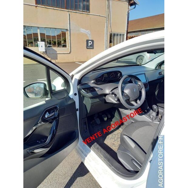 2015 Peugeot 208-46005701