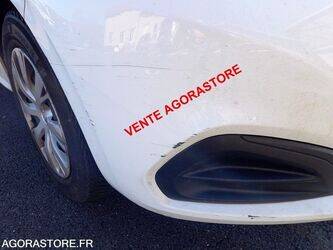 2015-peugeot-208-1432237-46005709