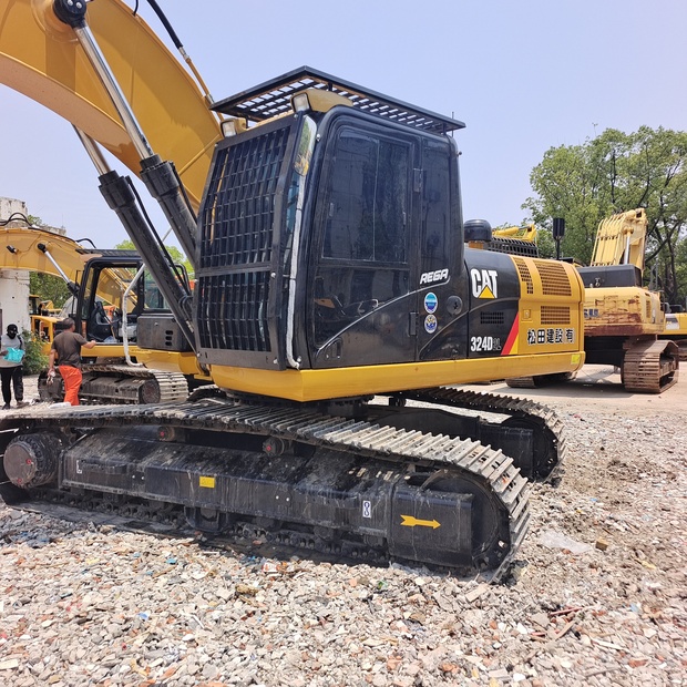 2024 Caterpillar 324D2L-46005735