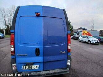 2010-renault-trafic-1432243-46005782
