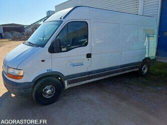 صورة ل عربات 2000 رينو Master