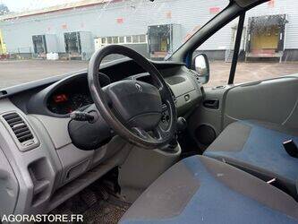 2010-renault-trafic-1432248-46005842