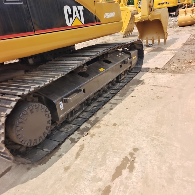 2024 كاتربيلر 320CL-46006326