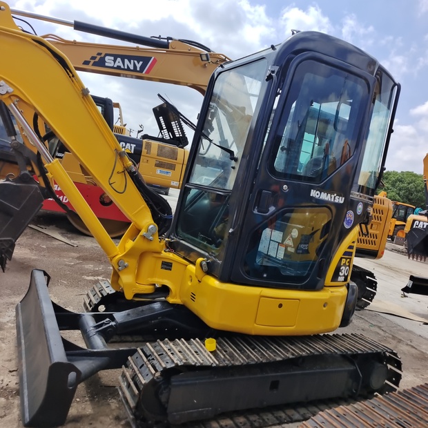 2025 Komatsu PC30-46006495